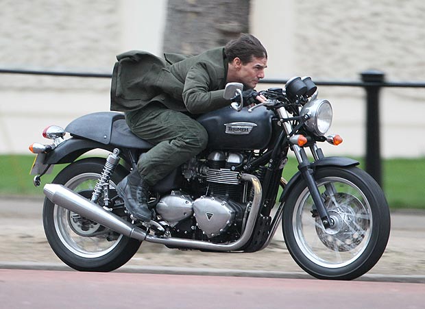 Tom Cruise en Triumph Thruxton dans son prochain film