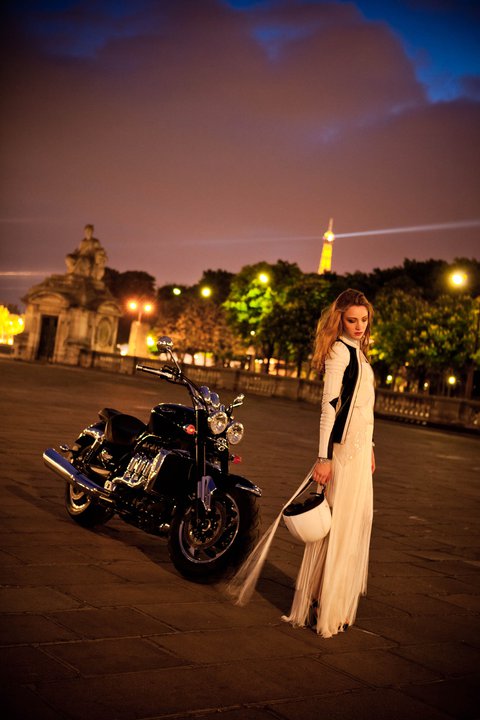 Photos de mode Dior, Chanel et Versace avec Triumph