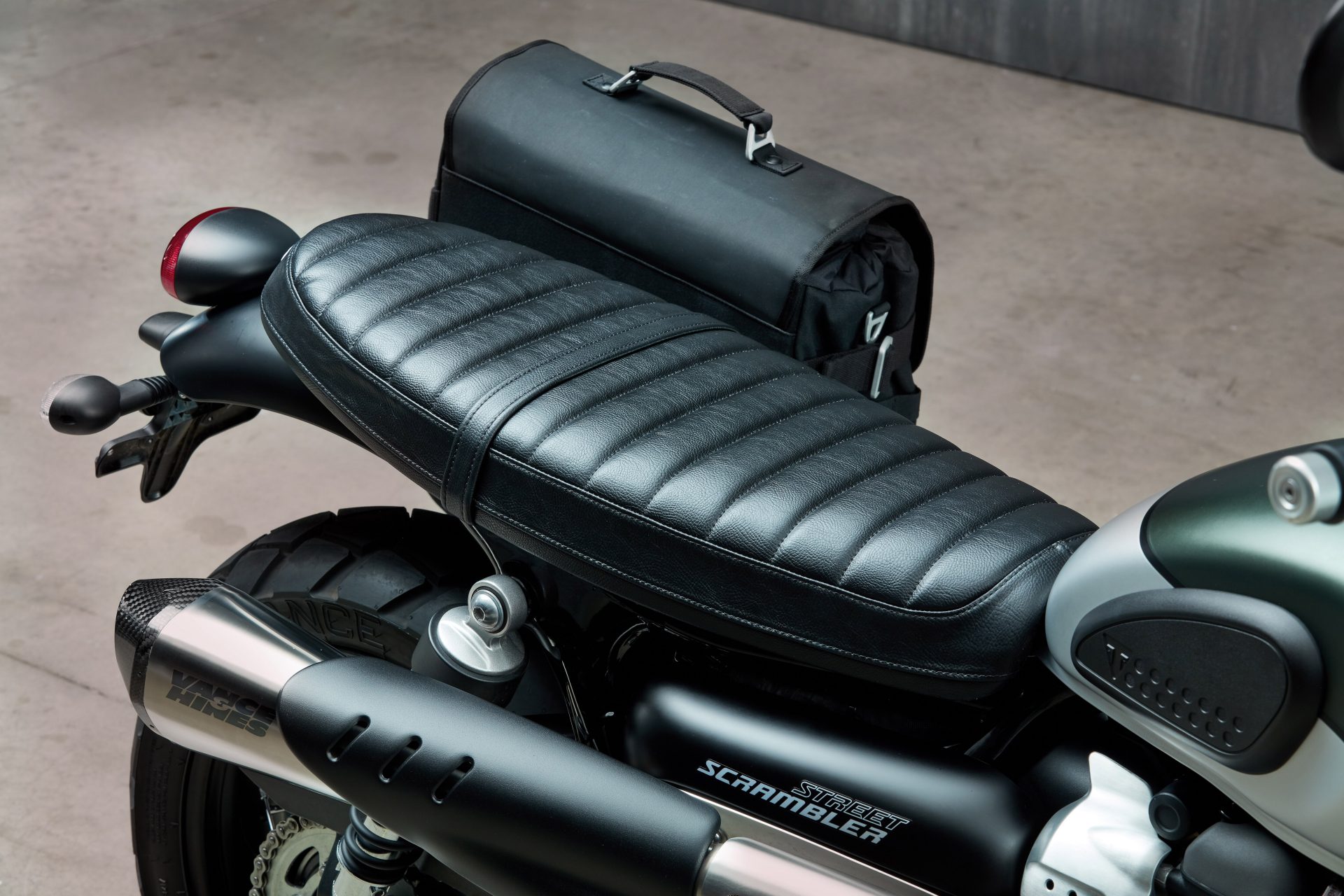 triumph street scrambler rugged pannier